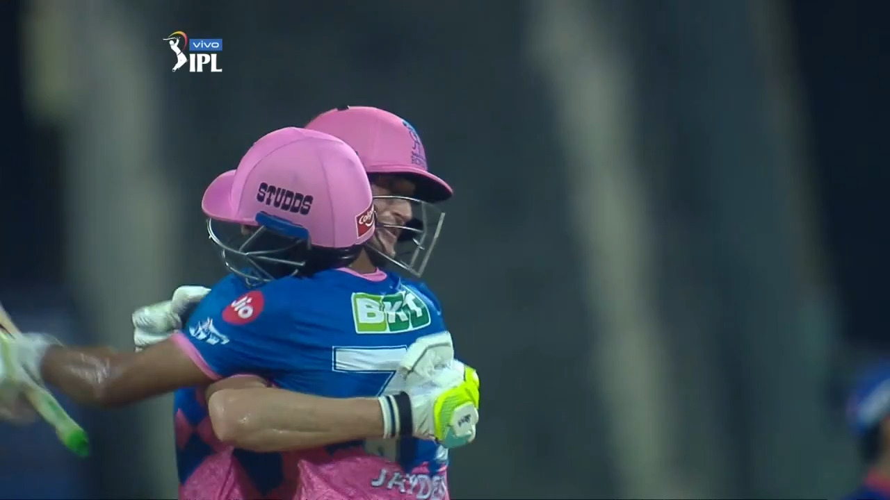 M07: RR vs DC – Amazing Moments background