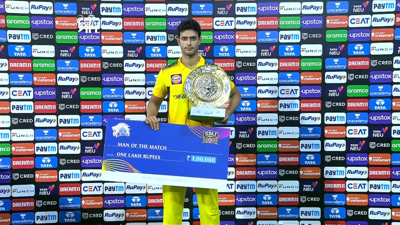 M22: CSK vs RCB – Man of the Match – Shivam Dube background