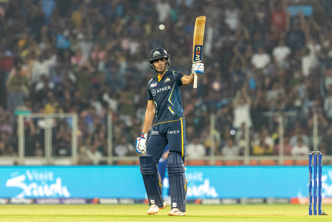 Shubman Gill's stylish 56(34) background