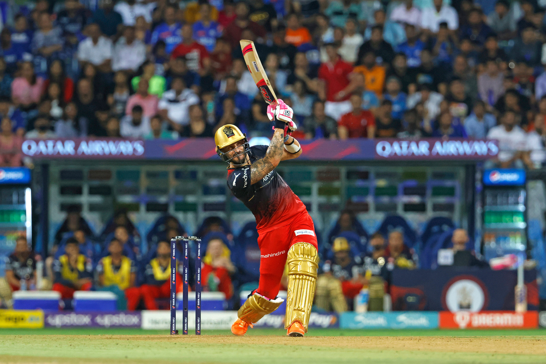 4 & 6: Du Plessis, Maxwell counter-attack