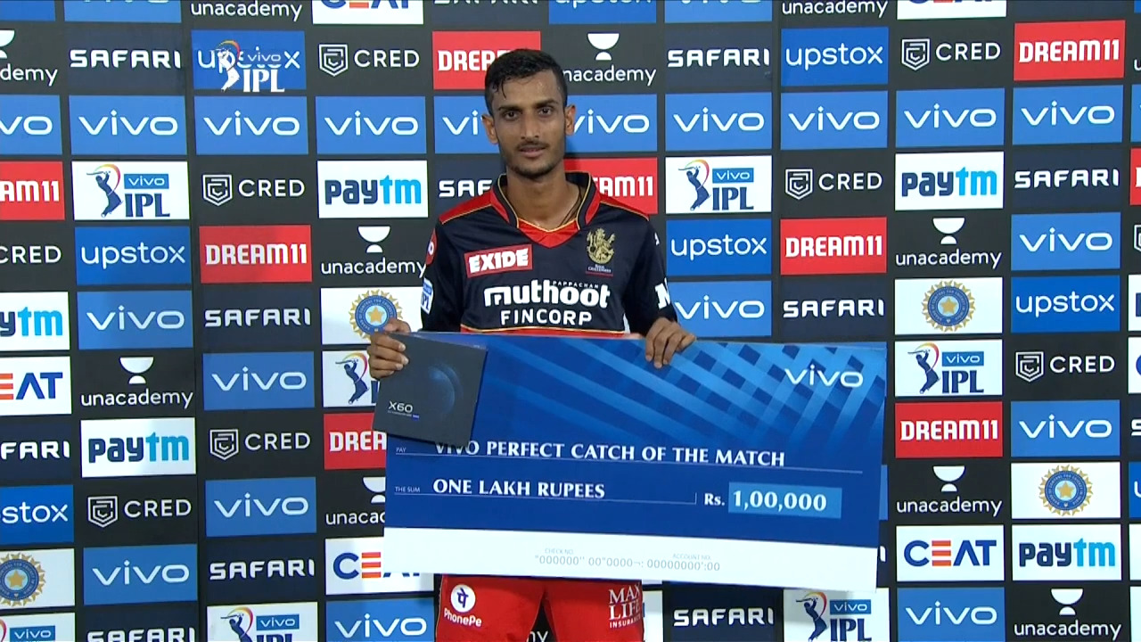 M06: SRH vs RCB – Vivo perfect catch of the match – Shahbaz Ahmed background
