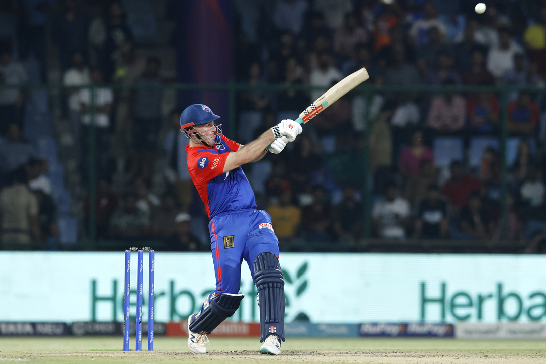 Mitchell Marsh's six-laden 63(39)