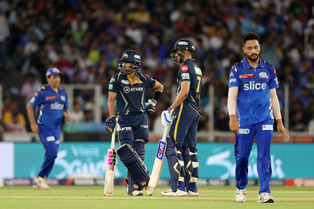 Intriguing battle: Saha's solid reply to Madhwal's lethal bouncer background