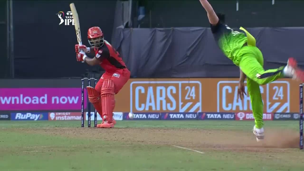 M54: SRH vs RCB – Rahul Tripathi Six background