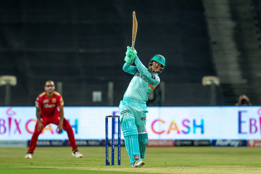 QDK smashes Rabada for two sixes