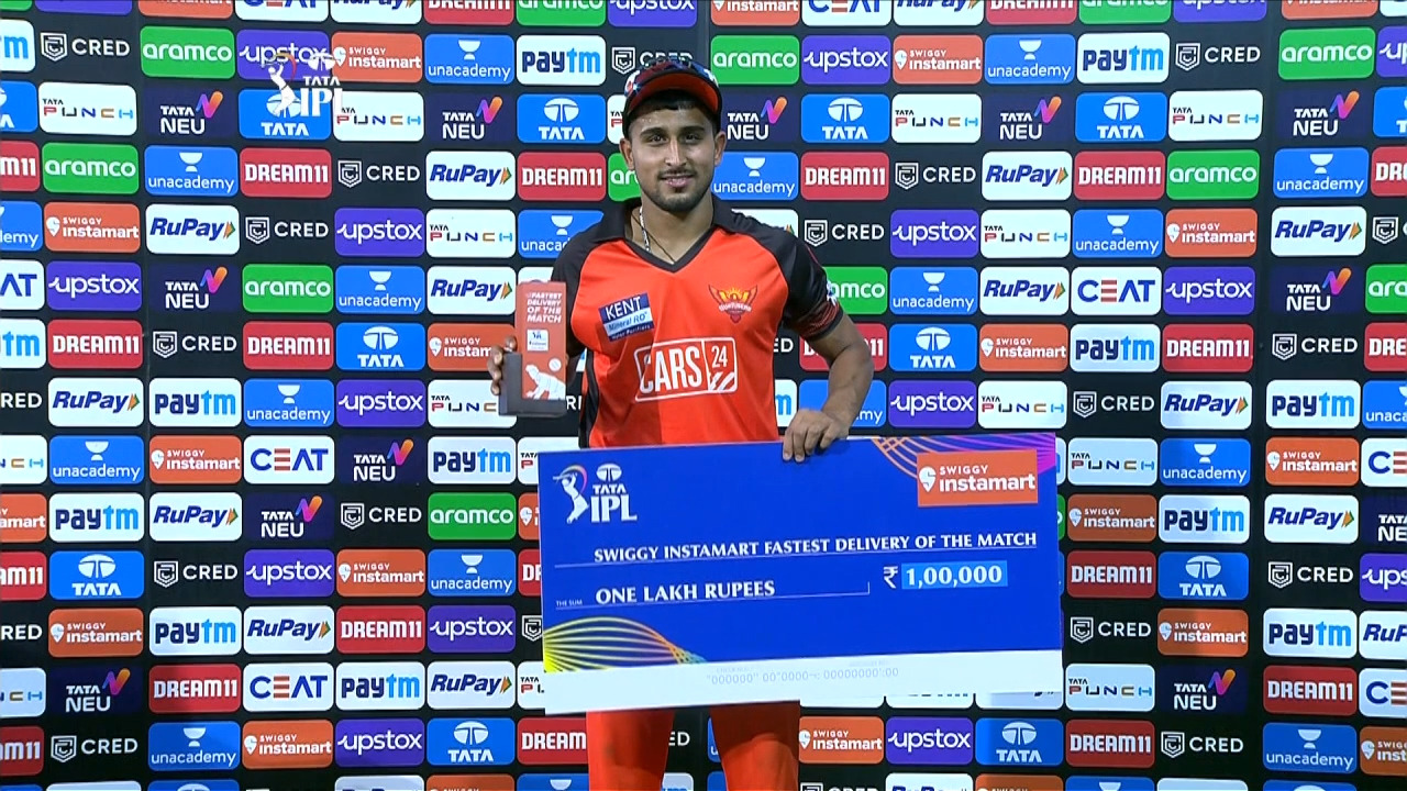 M17: CSK vs SRH – Swiggy Instamart fastest Delivery of the Match – Umran Malik backdrop