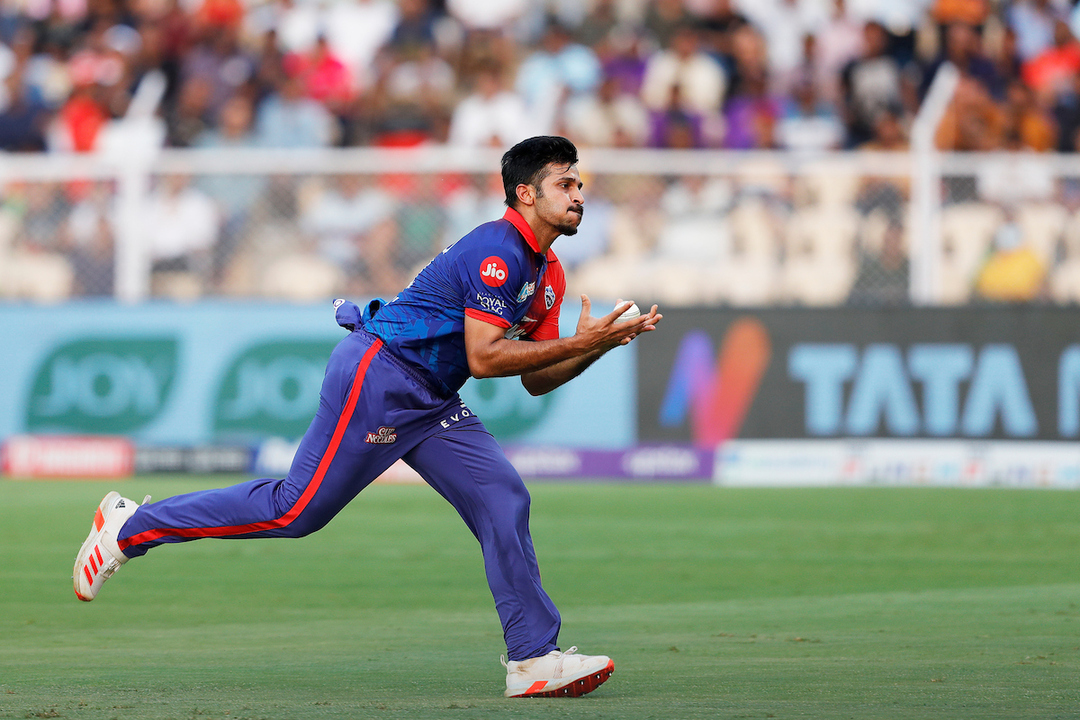 WOW: Shardul’s stunning backward running catch background