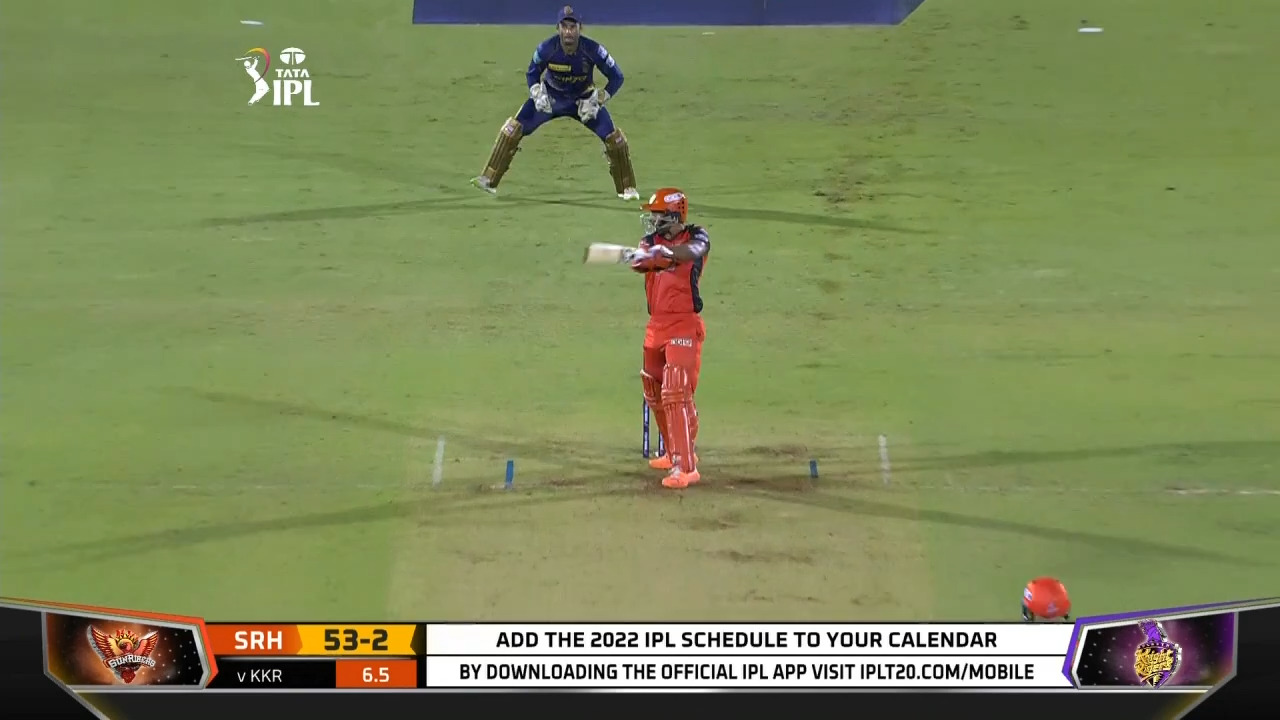 M25: SRH vs KKR – Rahul Tripathi Six