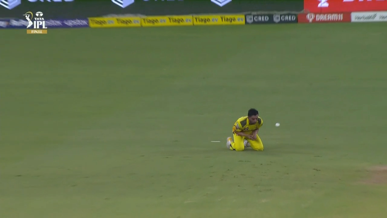 DROPPED: Shubman Gill gets an early reprieve background