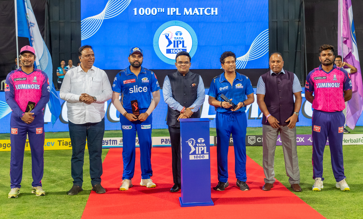 Thousand reasons to smile: Sanju Samson, Rohit Sharma, Sachin Tendulkar and Kumar Sangakkara presented with mementos on occasion of 1000th IPL match