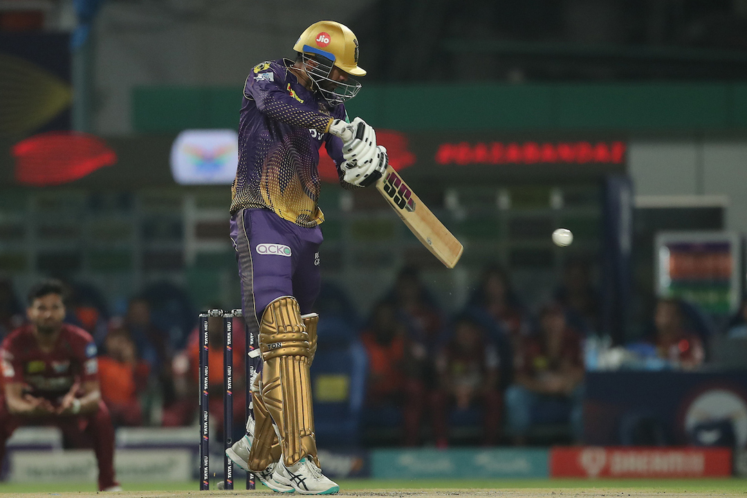 15-run first over: Iyer off the blocks in style background