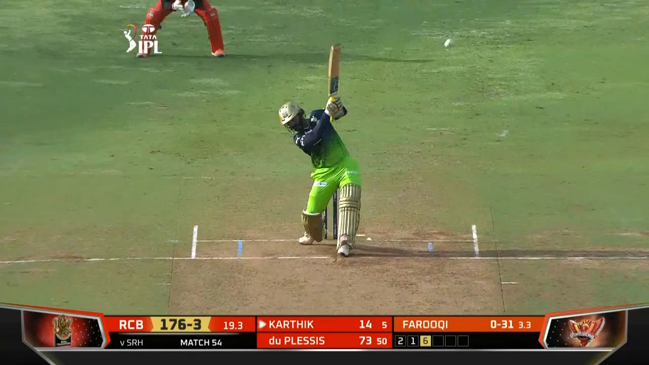 M54: SRH vs RCB – Dinesh Karthik Six