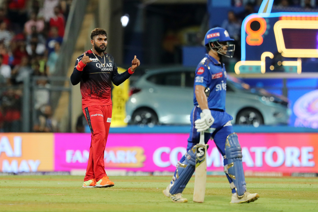 4, 6, W, W: Hasaranga hits back hard to remove Kishan, Rohit background
