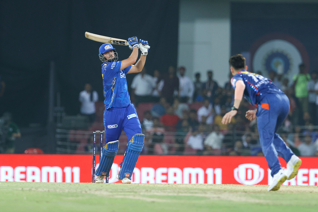 Tim David keeps MI in hunt with 2 sixes in penultimate over