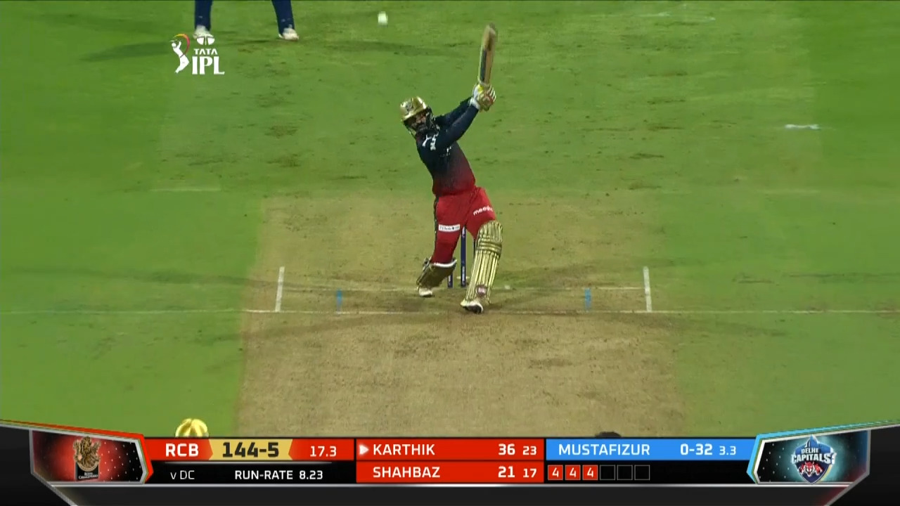 M27: DC vs RCB – Dinesh Karthik Six