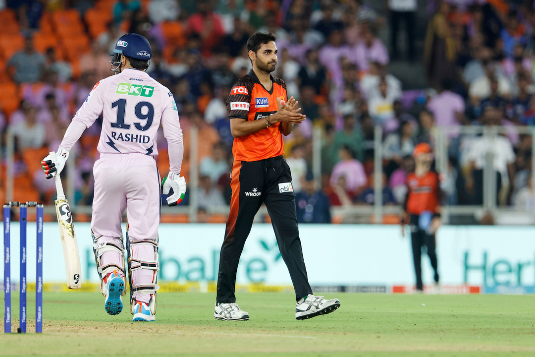 Bhuvneshwar spearheads SRH's charge with second IPL fifer background