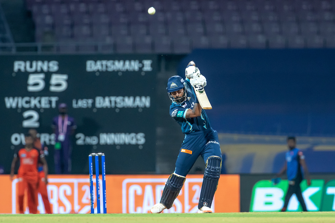 CRUNCHED: Hardik's double boundaries off Umran Malik background