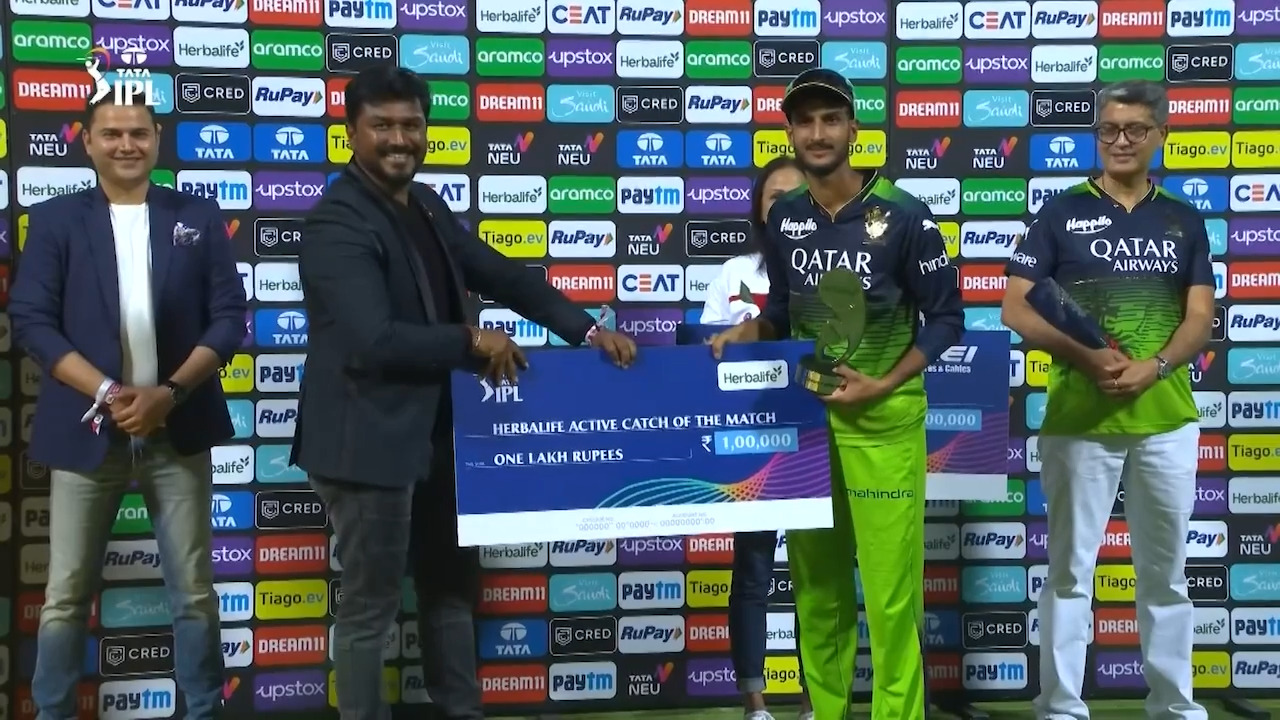 M32: RCB vs RR – Herbalife Active Catch of the Match – Shahbaz Ahmed background