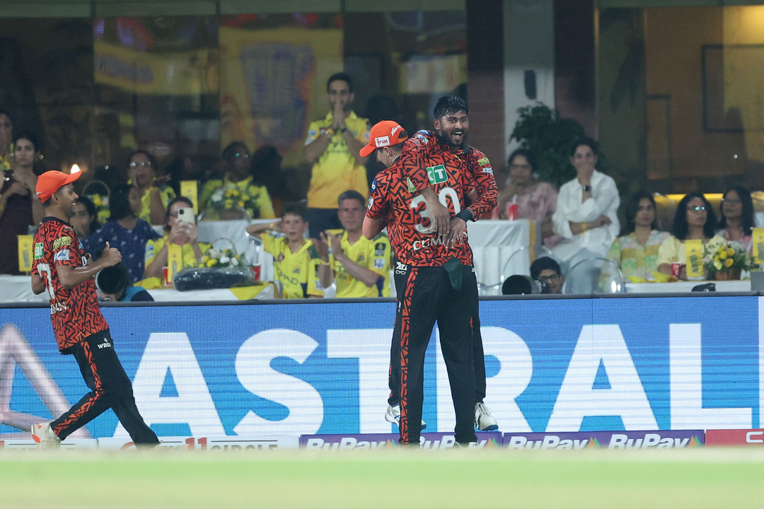 JAW DROPPING! Kamindu Mendis defies gravity with a screamer