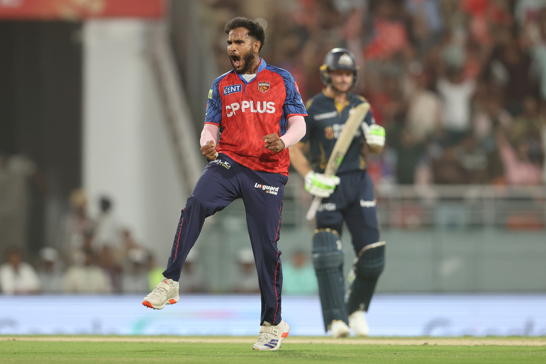 Vijaykumar Vyshak's crucial spell of 3/34 derails GT's momentum