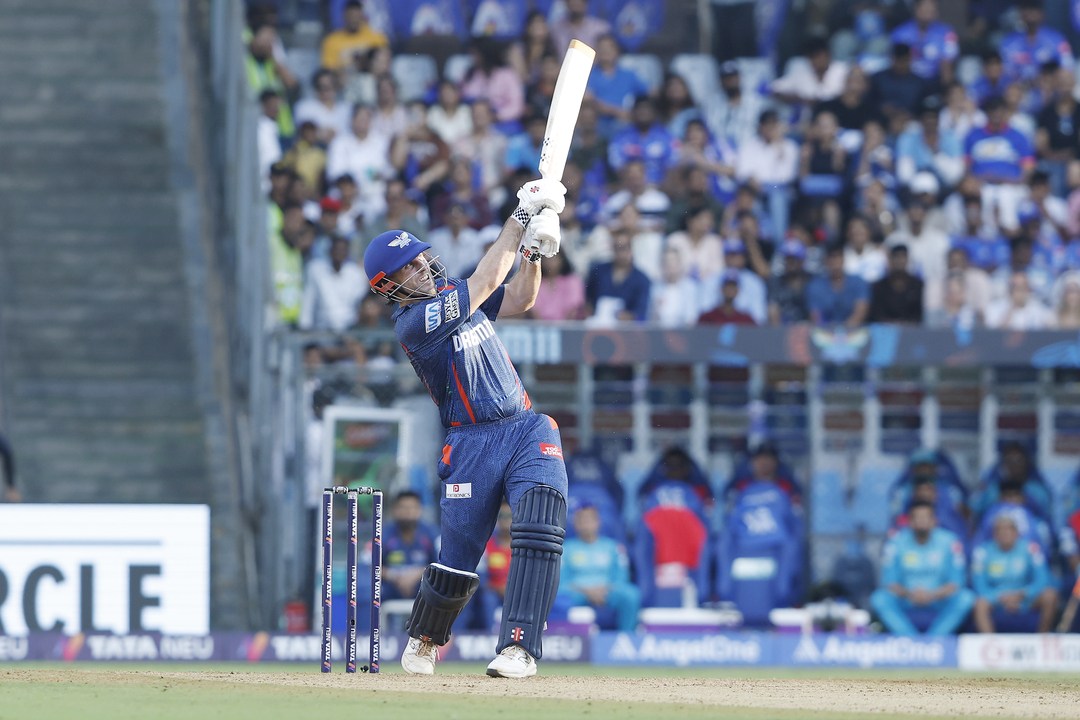 That's hit the roof! Watch Mitchell Marsh's humongous maximum