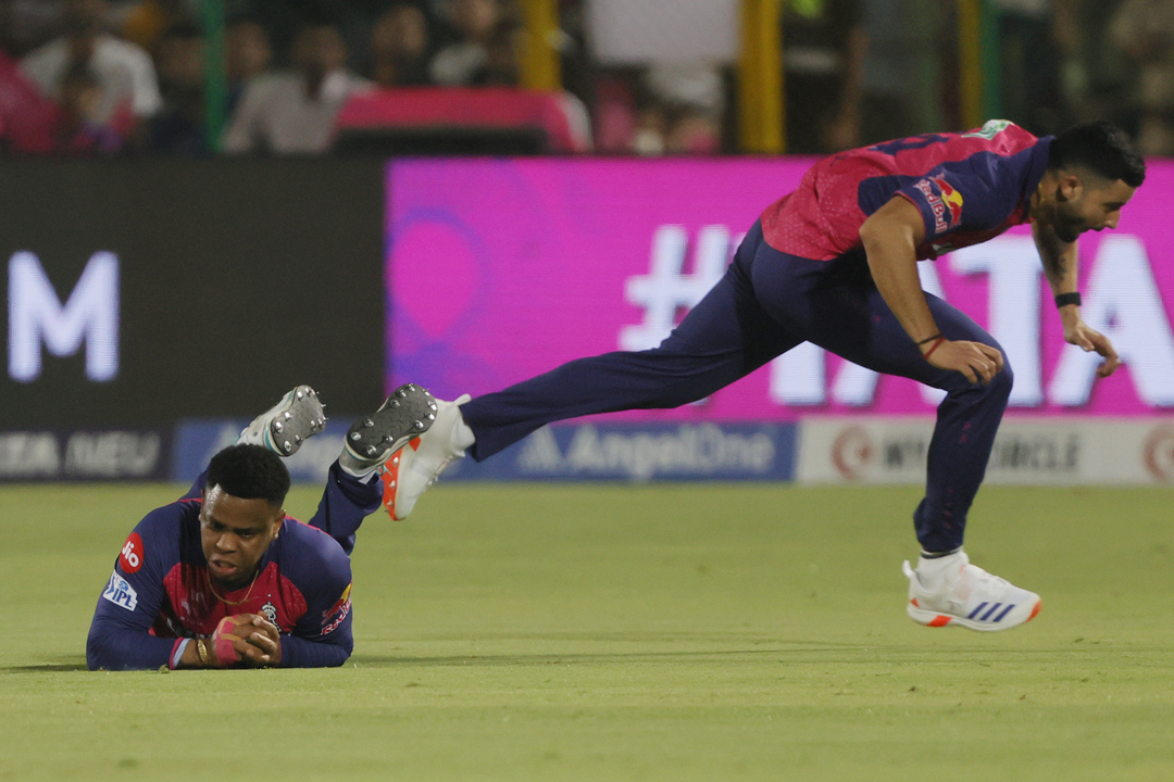 In the air...two fielders converging and...Hetmyer judges it to perfection background