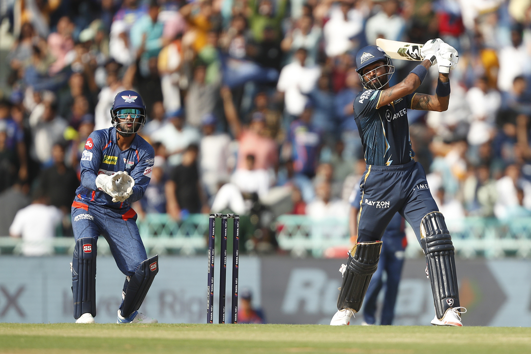 4 & 6: Hardik Pandya breaks the shackles in style