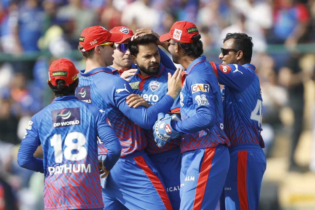 Perfect Set-Up! Mukesh Kumar removes Rickelton & Tilak