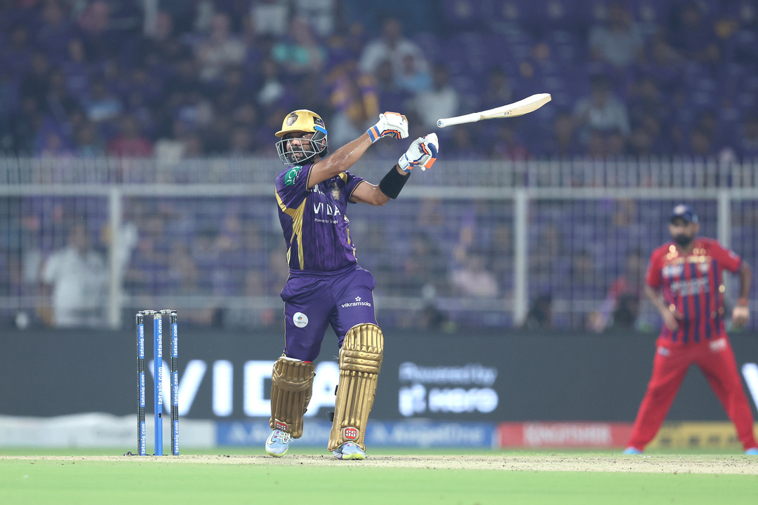 Bat in one place, ball in another - Rahane does a Pant