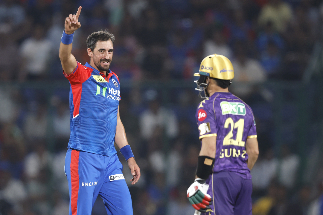 Starc wins the battle vs Gurbaz: 4,4,6, OUT