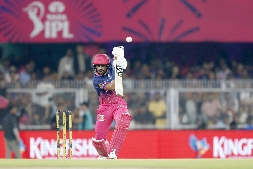 24-run over! Jurel goes BIG vs Abhinandan