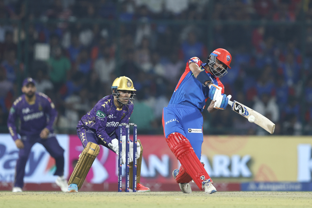 Brave Axar Patel's counterattacking knock of 43(23) background