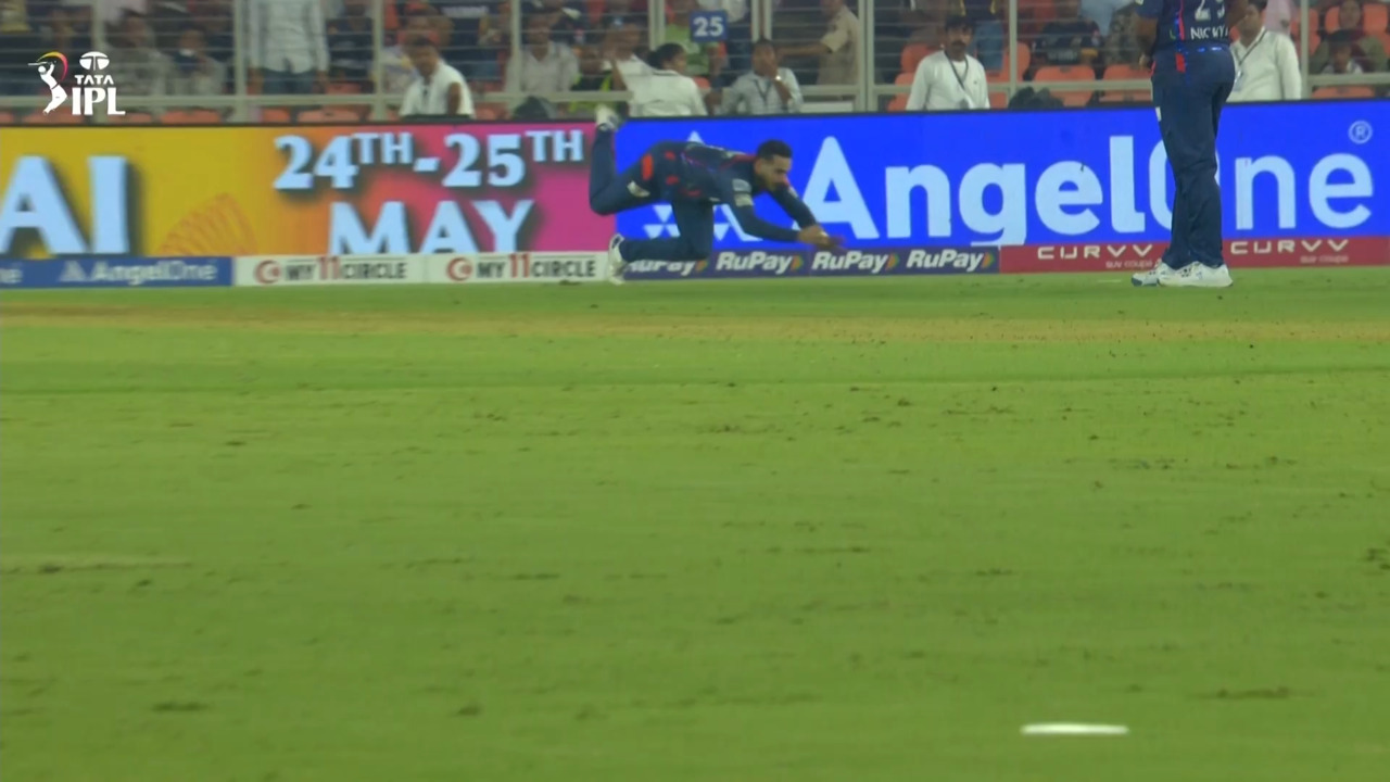 Judge. Run. Dive. Grab: Samad's splendid & crucial catch