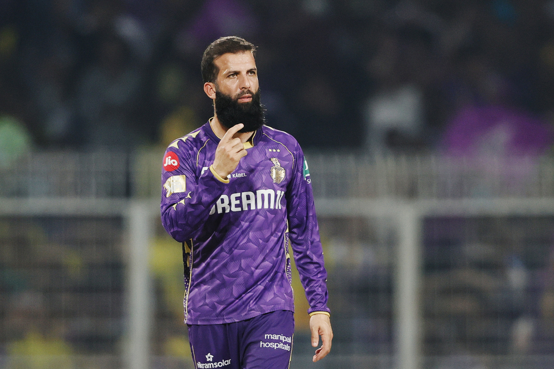 6,4,6,W: Moeen Ali bounces back hard background