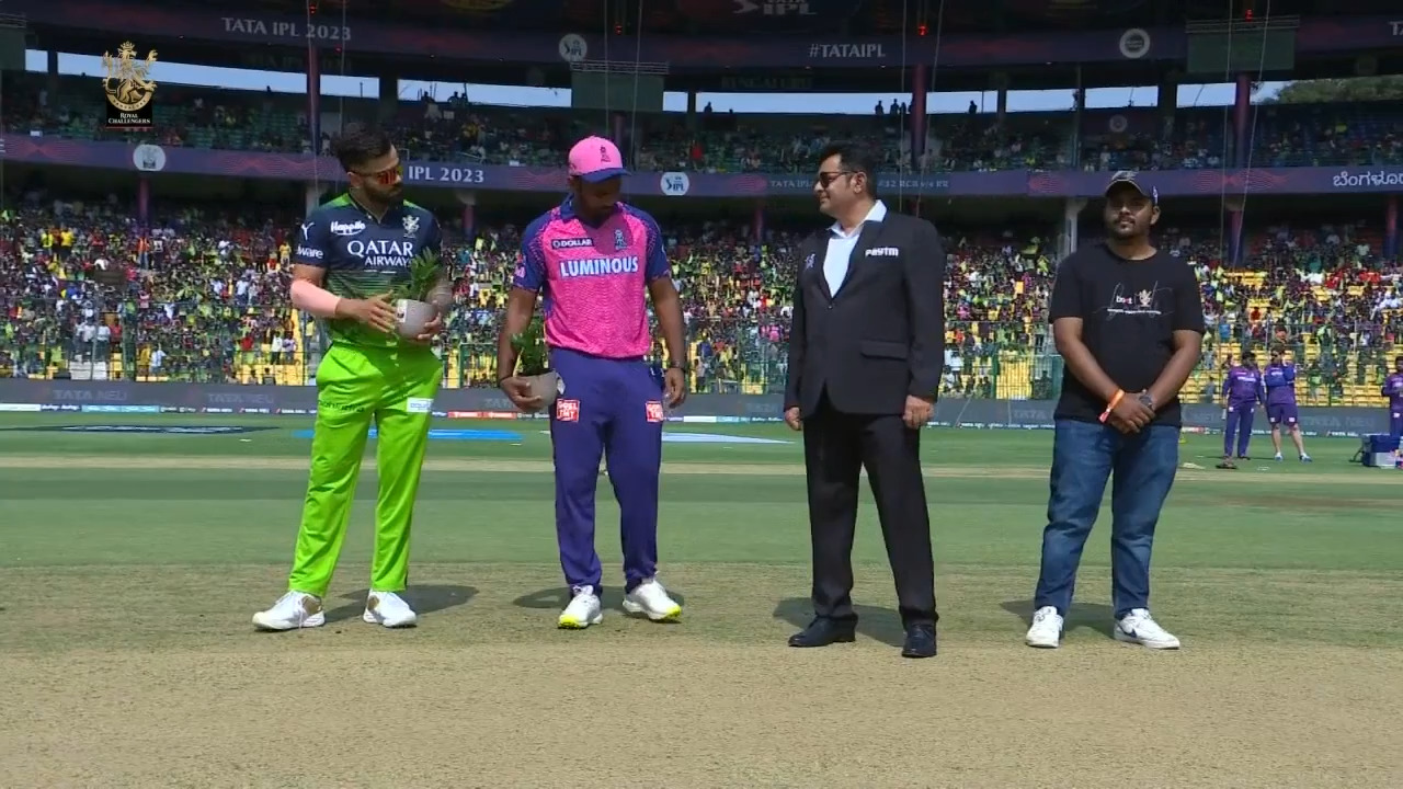 M32: RCB vs RR – Toss