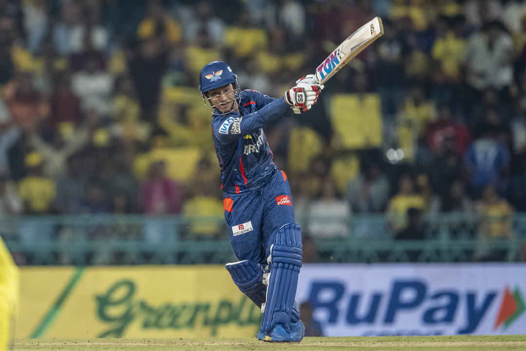 Back-to-back sixes! Badoni takes on Overton in style