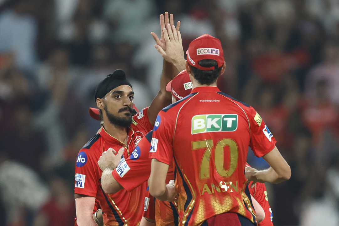 Fast and Fiery: Arshdeep's top-class wicket maiden at crucial juncture background