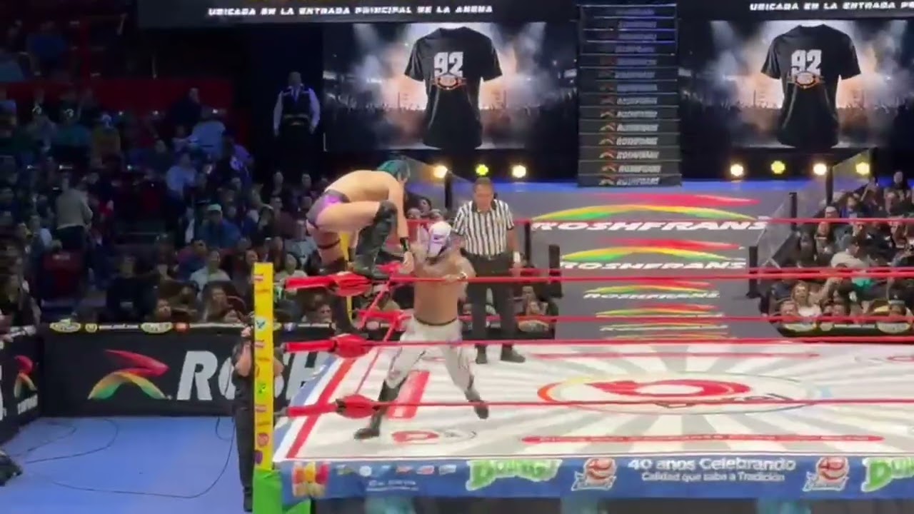 CMLL: Yutani đ Templario background