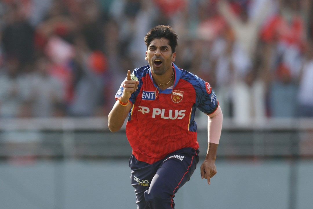 Golden Arm Shashank Singh dismisses Abhishek-Head in one over