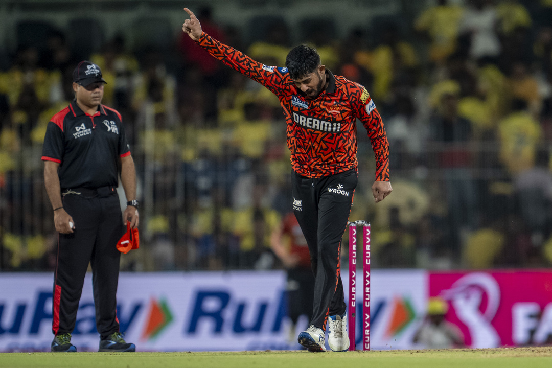 Stumps Disturbed! Kamindu Mendis’ superb arm-ball