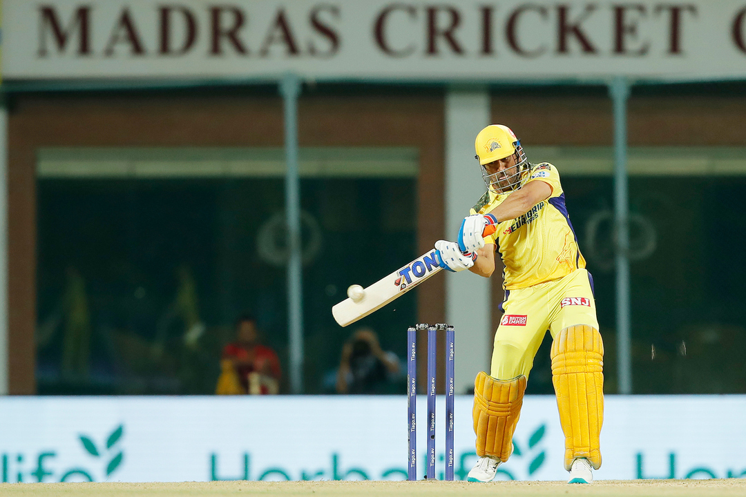 6 & 6: Dhoni's special entry at Chepauk background