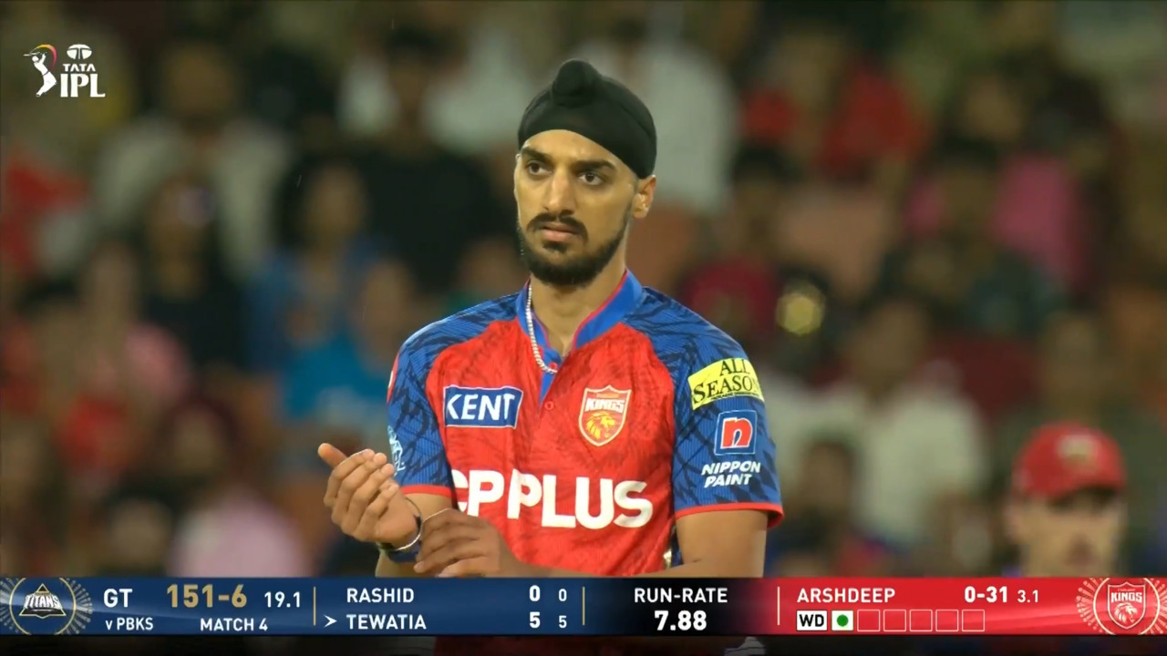 Arshdeep Singh's never-ending 11 ball over background