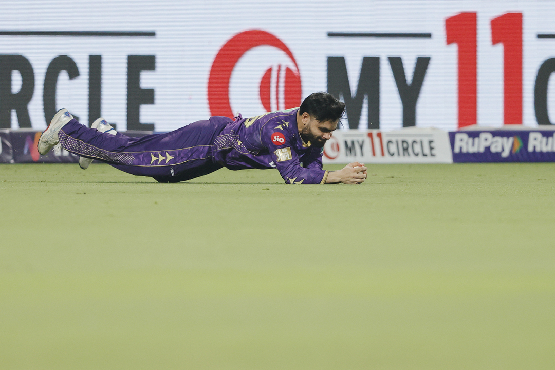 6, 4, W: Rinku Singh grabs a stunner to end the Shubman Gill Show