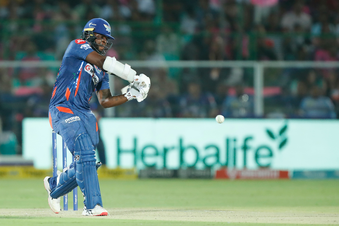 6 & 4: Mayers, Rahul switch gears