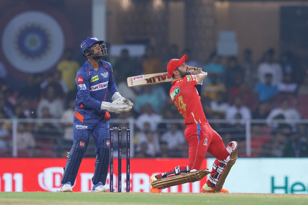 17-run over: Raza releases the pressure valve