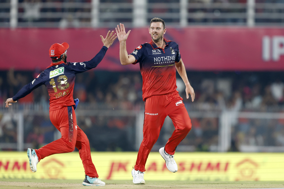 6, 6, GONE! Hazlewood wins the battle vs Jaiswal background