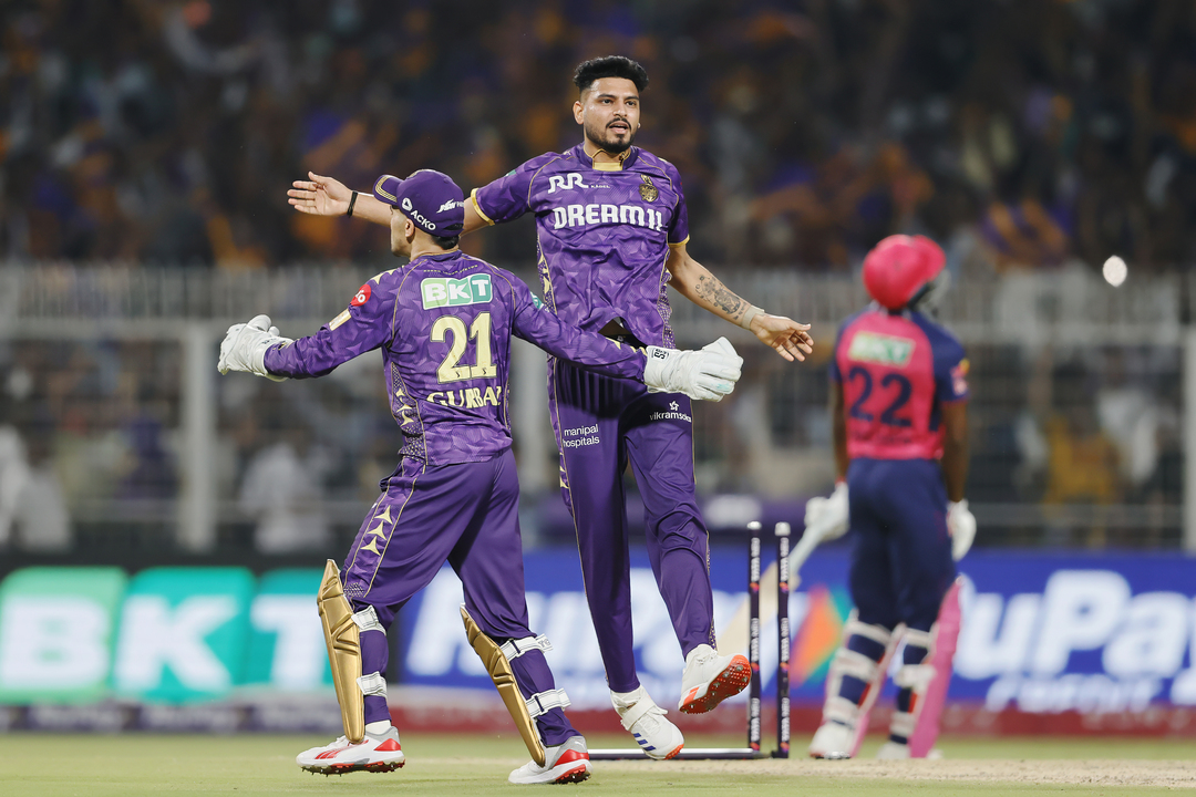 LAST-BALL THRILLER: Joy, Despair, Emotions - How the drama unfolded background