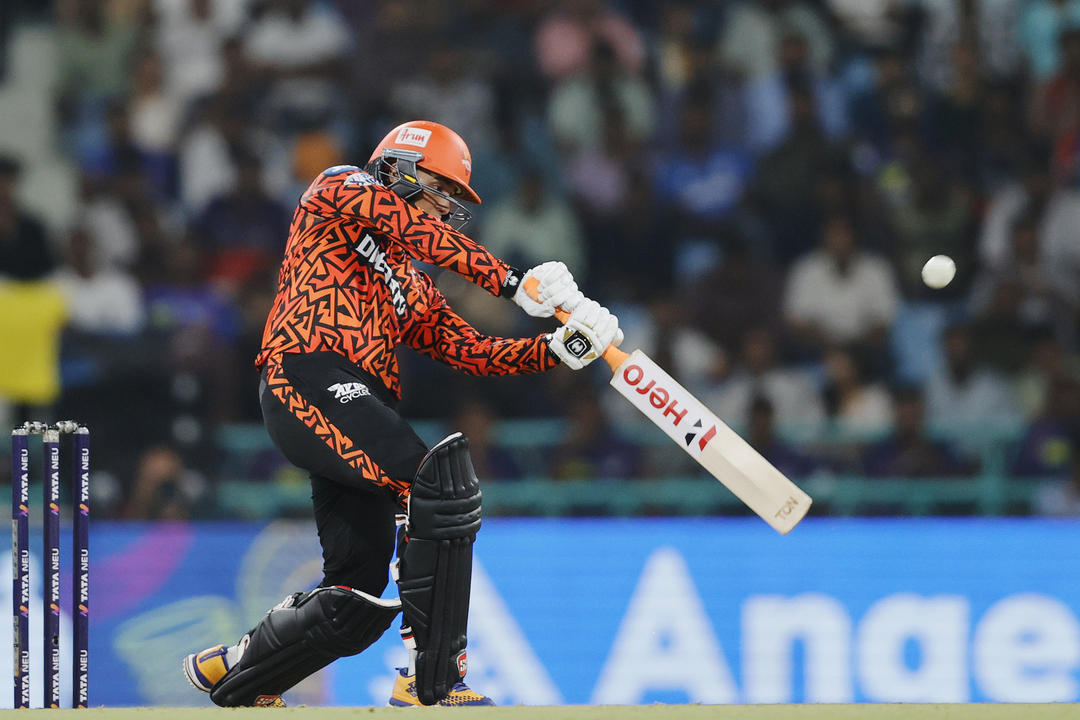 6,6,6,6: Abhishek Sharma goes berserk to bring up 50 background