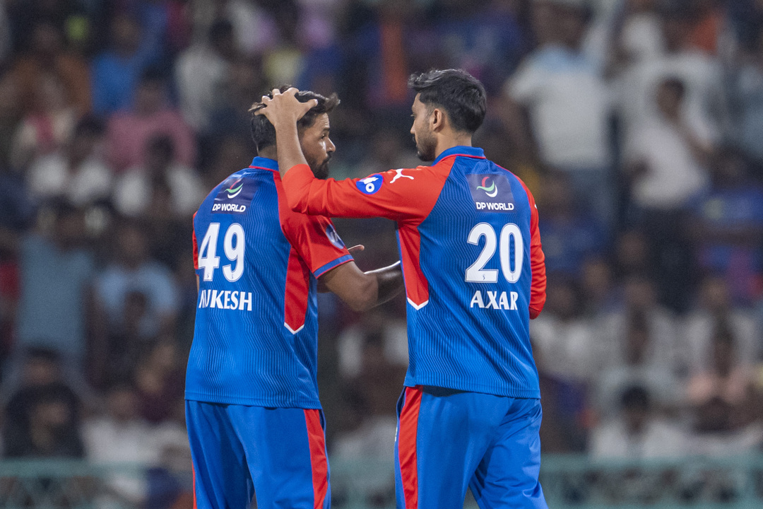 4,4,4,W, Swing & Miss, W: Mukesh Kumar's terrific comeback in last over background