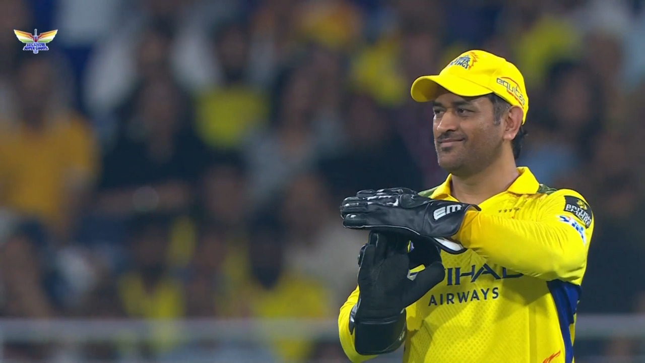 Dhoni Review System Works Its Magic Again as Kamboj traps Pooran in Front background